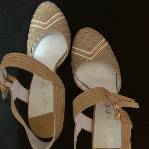Louis Vuitton Sandals - Picture 1 of 5